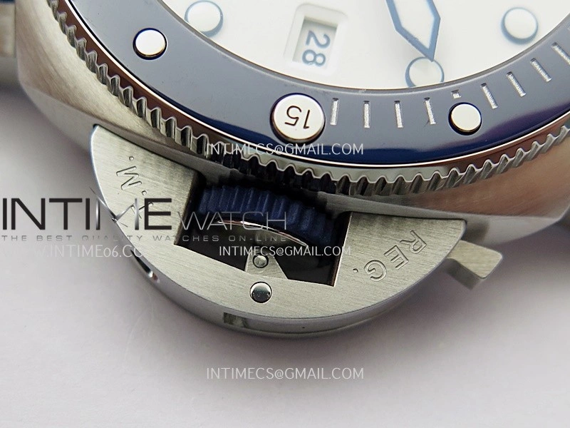 PAM1696 44mm Submersible VSF 1:1 Best Edition White Dial On Blue Rubber Strap P.900 Super Clone